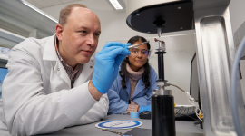Prof. Lawrence Bonassar in lab with students testing bone