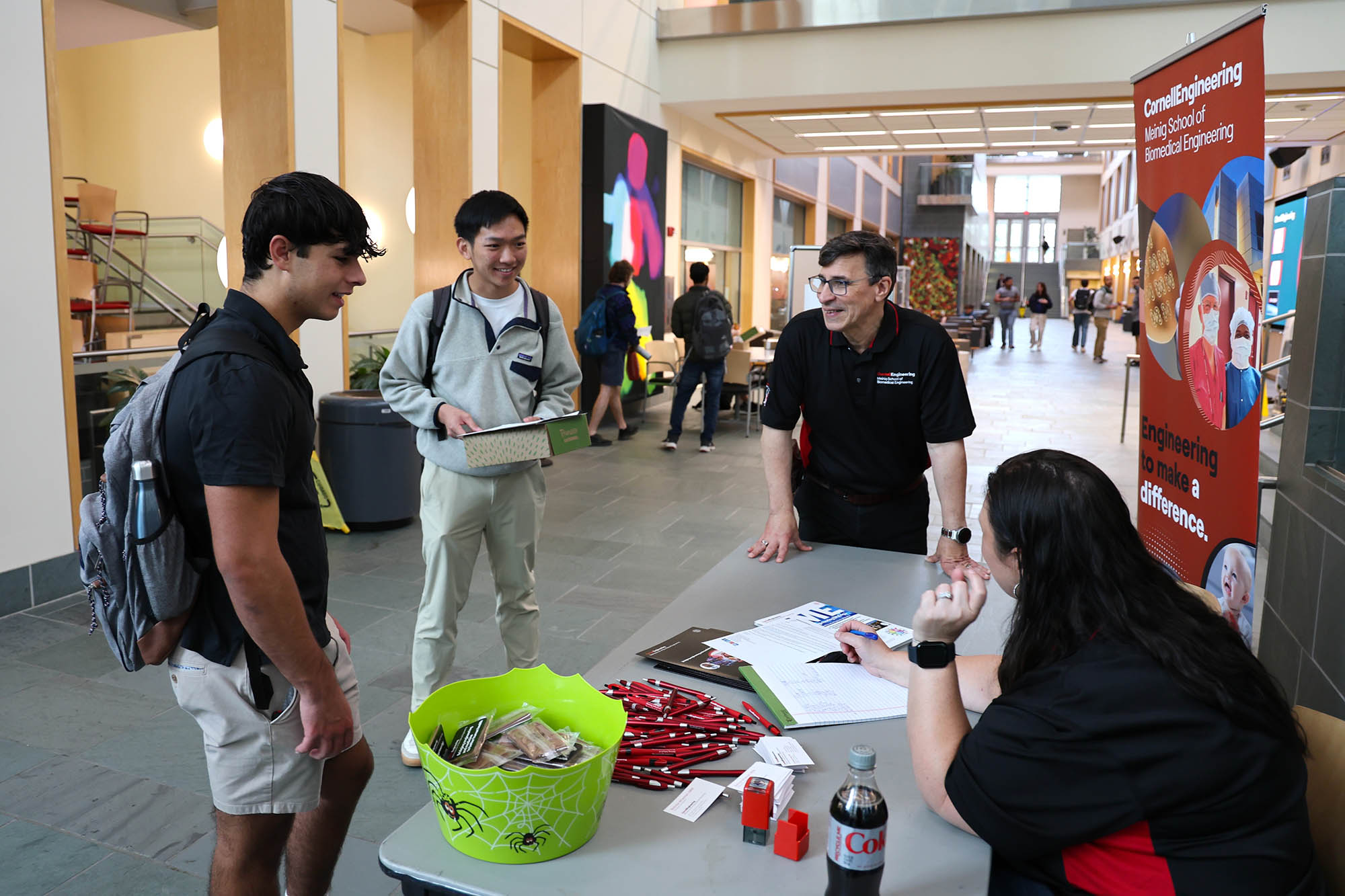 M.Eng. program representatives speaking to students around a table